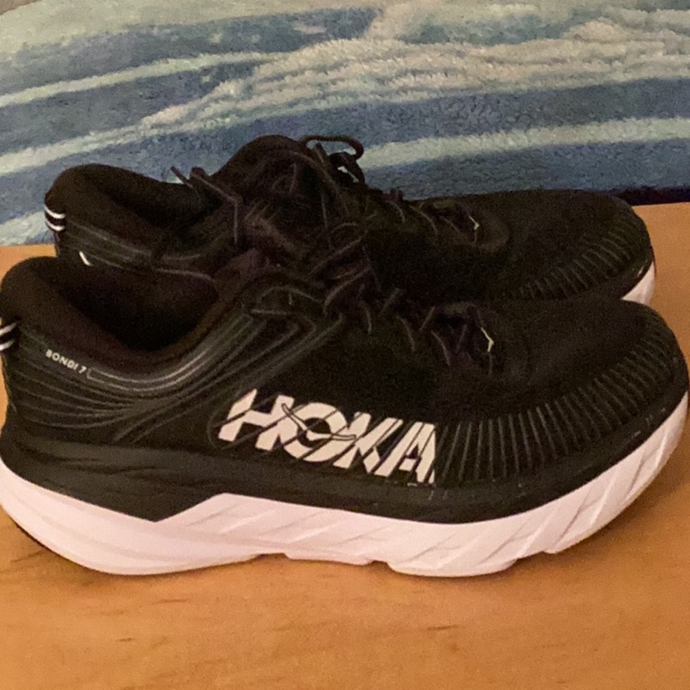 Hoka women's shoe size 9 in good condition I accept offers